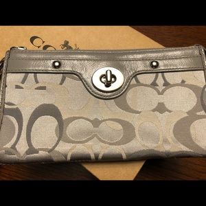 COACH Signature Zippy Wallet/Wristlet Gray